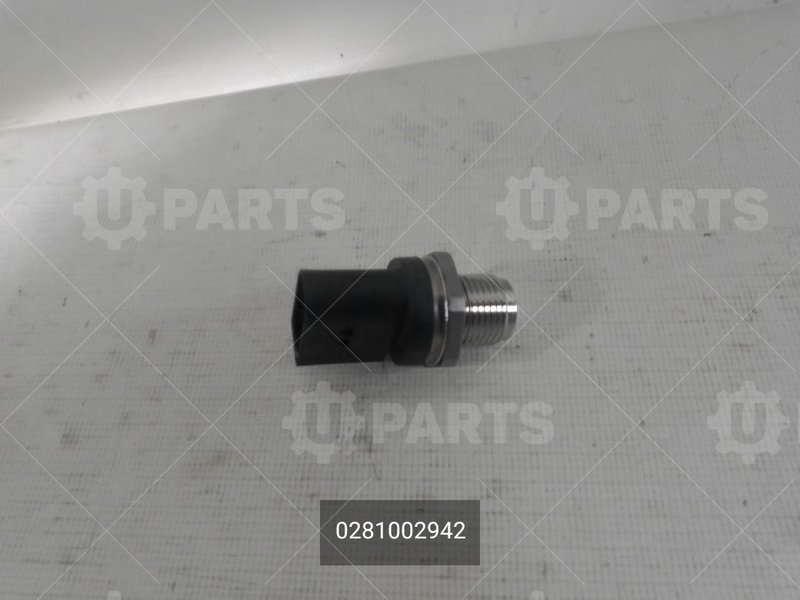 0281002942 Датчик давления топлива 