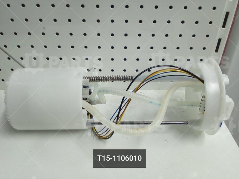 T15-1106010 Топливный насос 