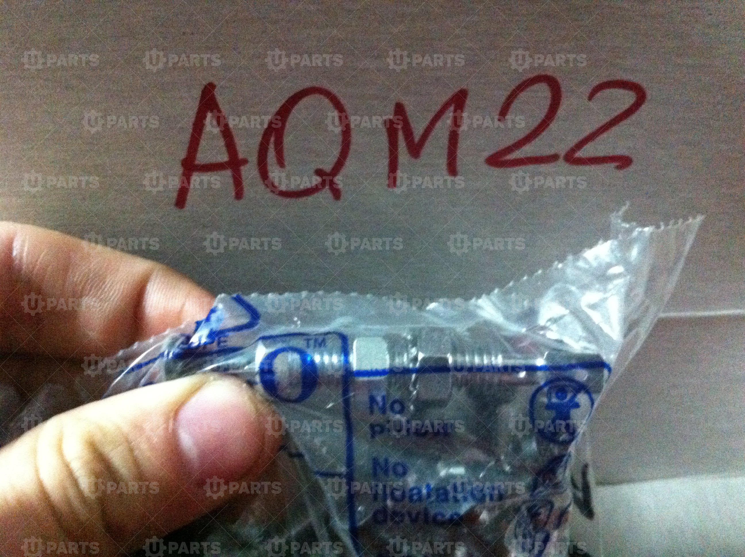 Концевой выключатель ( подкапотный, пластиковый шток ) | AQM22. В наличии.